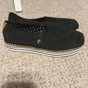 Skechers Bobs Breeze Slip on Shoes with Memory Foam-size 9 new with tags